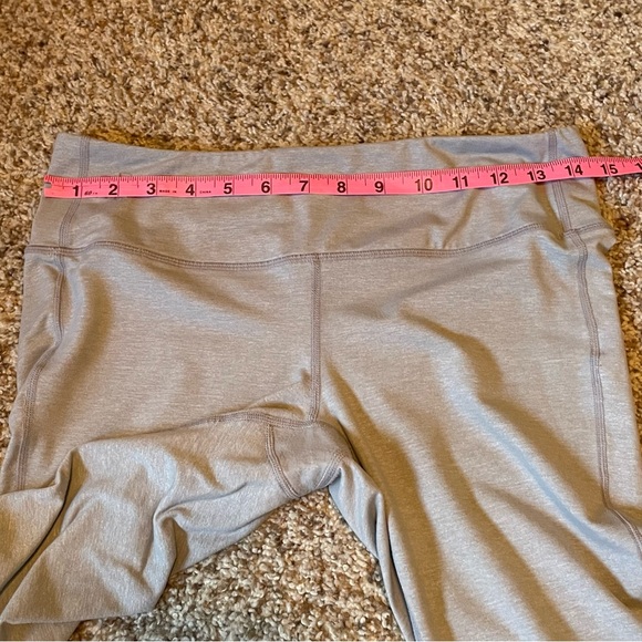 Athleta Gray Cropped Capri Yoga Athletic Training Leggings Medium - Picture 11 of 13